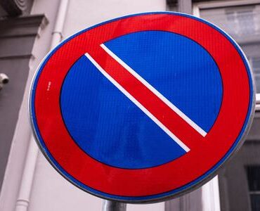 Halteverbotszone Kleve Halteverbotsschild an einer Hauswand – Halteverbotszone Kleve